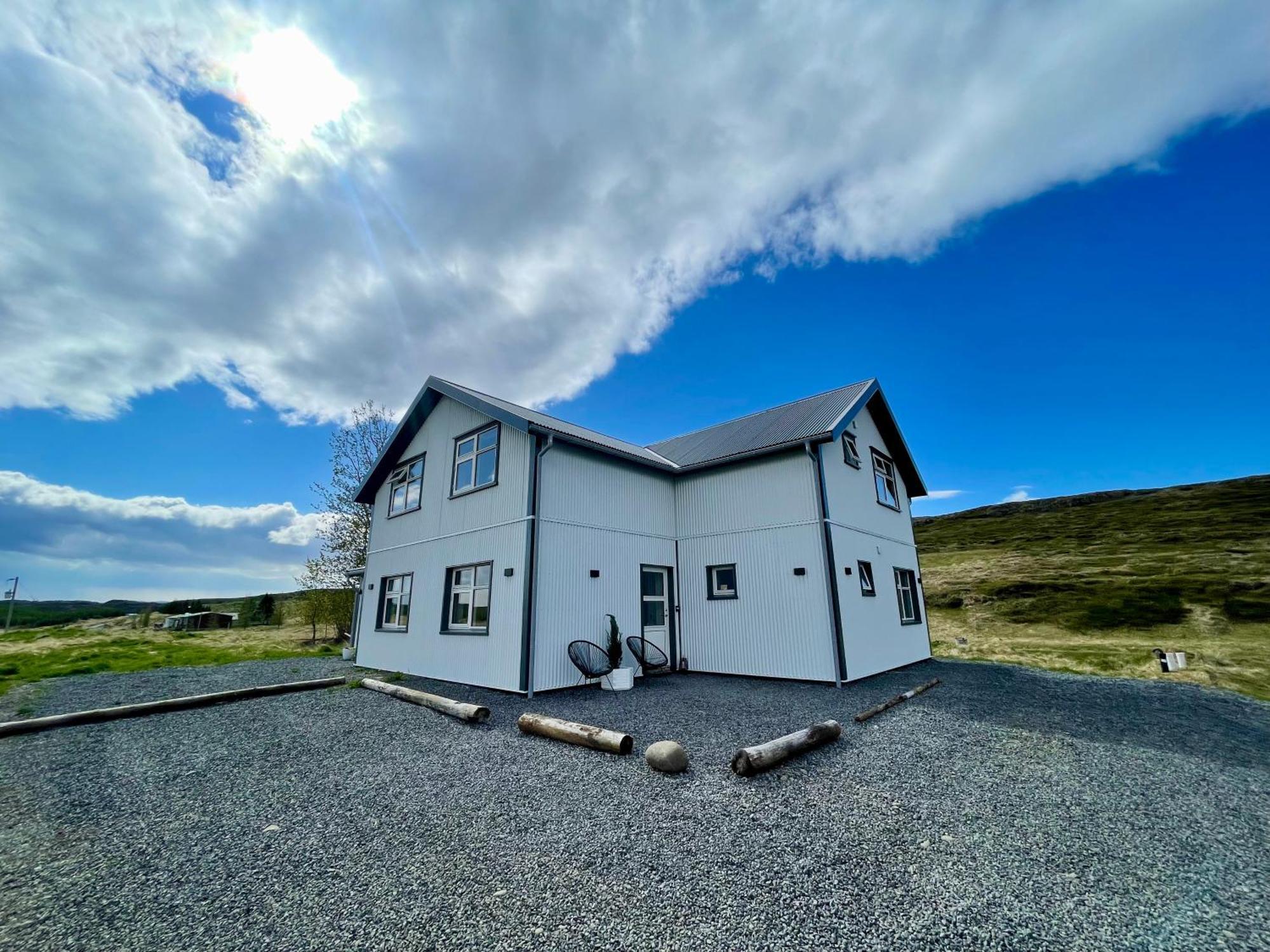 Lindarholl Guesthouse Stori-Bakki Exterior foto